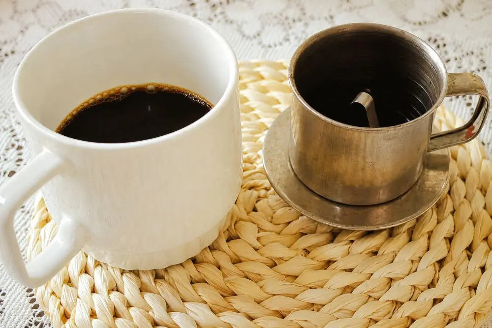Uống cà phê ảnh hưởng sinh lý nam thế nào? Tìm hiểu tác động của caffeine đến sức khỏe sinh lý và những lưu ý khi sử dụng.