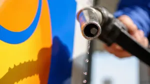 Chính phủ có chỉ đạo mới về sử dụng xăng E10, quy định thí điểm và lộ trình triển khai nhằm bảo đảm nguồn cung, ổn định thị trường.