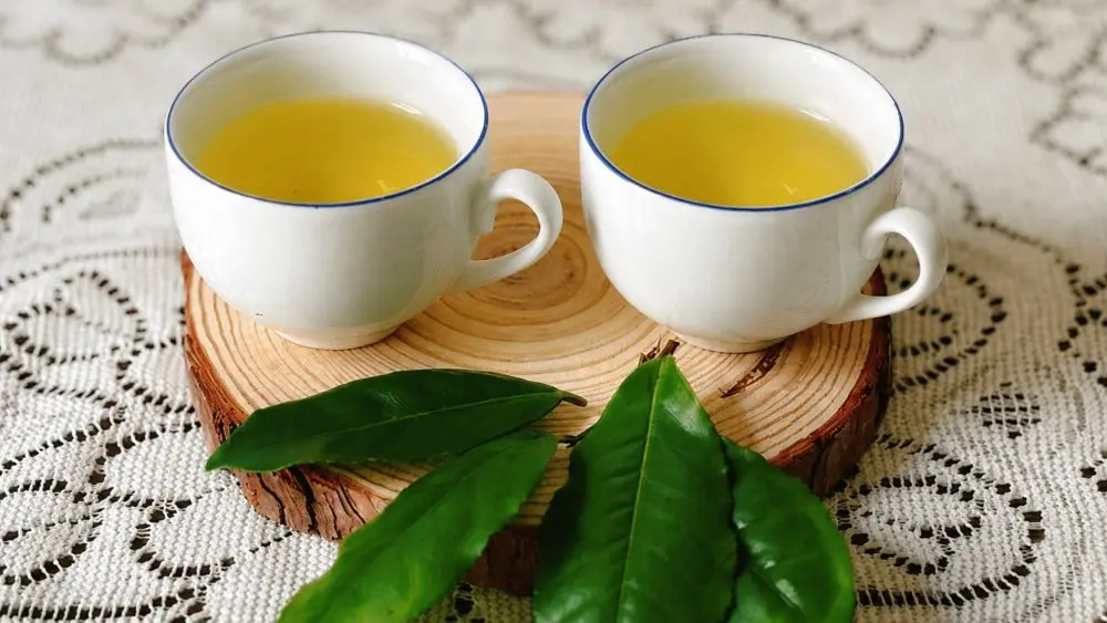 Uống trà xanh mỗi ngày có thể hỗ trợ bảo vệ thận nhờ chất chống oxy hóa, nhưng dùng quá nhiều dễ gây tác dụng ngược.
