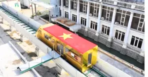Tàu điện dát vàng