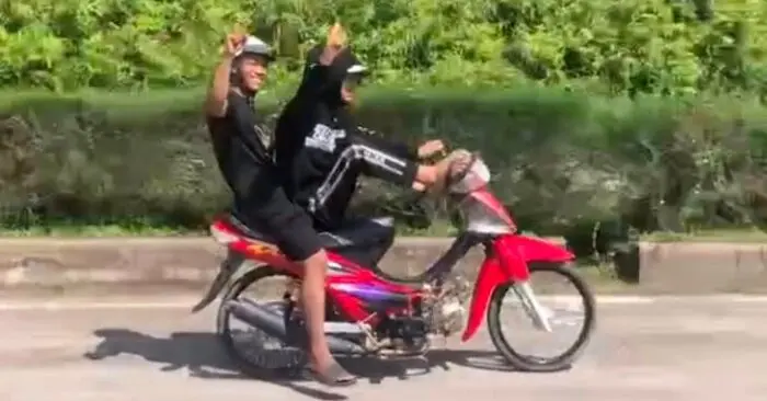 Bốc đầu xe: Hai thiếu niên tại Quảng Ngãi bị xử lý vì đăng clip nguy hiểm