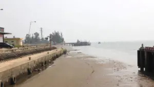 Luồng lạch bồi lắng khiến tàu công suất lớn khó ra vào, ảnh hưởng hoạt động tại cảng cá trăm tỷ. Xem chi tiết nguyên nhân và hệ lụy.