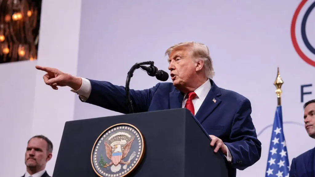 Tổng thống Trump cảnh báo Iran có thể đối mặt các đợt không kích mới nếu căng thẳng leo thang, thu hút sự chú ý quốc tế.