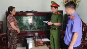 Khởi tố 3 đối tượng sản xuất hơn 2 tấn miến giả ở Hưng Yên, làm rõ hành vi vi phạm an toàn thực phẩm và hàng giả.