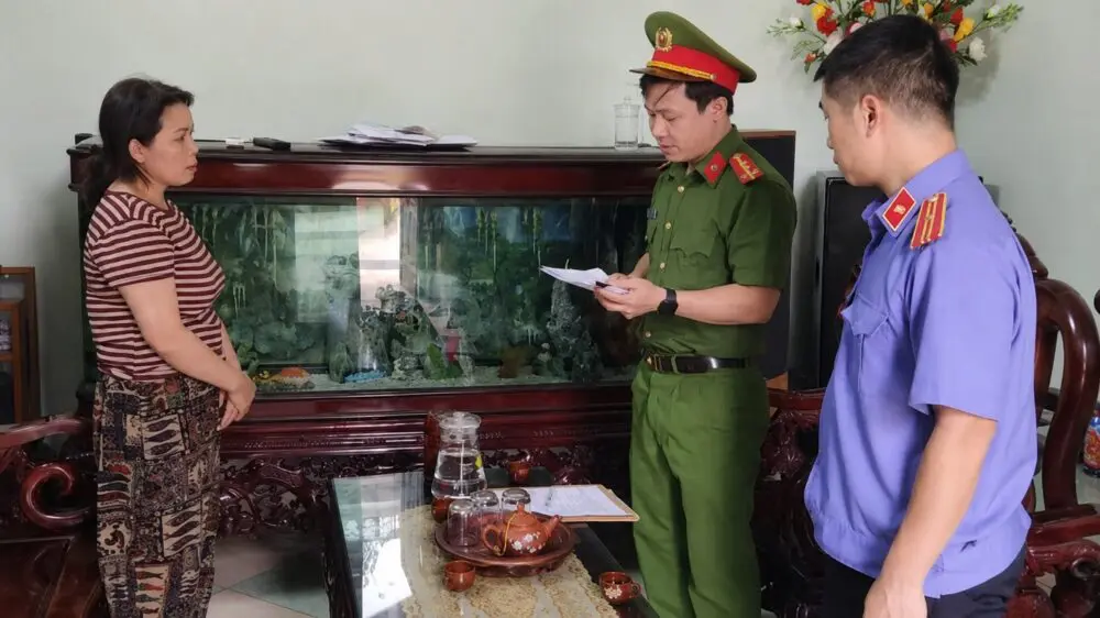 Khởi tố 3 đối tượng sản xuất hơn 2 tấn miến giả ở Hưng Yên, làm rõ hành vi vi phạm an toàn thực phẩm và hàng giả.
