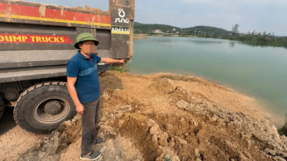 Khởi tố giám đốc doanh nghiệp liên quan vụ đổ gần 180 tấn bùn thải xuống hồ nước, gây ảnh hưởng môi trường tại Quảng Ninh.