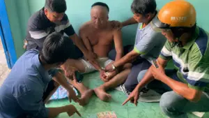 Bắt khẩn cấp nghi phạm đánh ông lão bán vé số ở Tây Ninh, vụ việc gây bức xúc dư luận và đang được cơ quan công an điều tra.