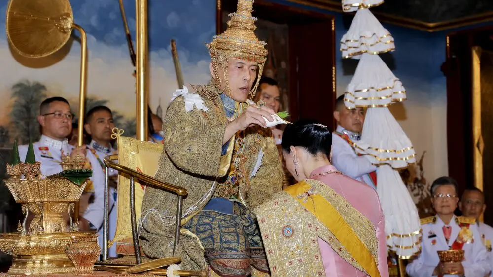 Vị vua giàu nhất thế giới sở hữu khối tài sản khổng lồ từ dầu mỏ và đầu tư. Khám phá nguồn gốc đế chế tài sản đặc biệt này.