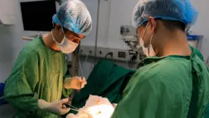 Bác sĩ kịp thời phẫu thuật cứu sống bệnh nhân nguy kịch do chấn thương bụng kín sau tai nạn giao thông.