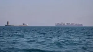 Eo biển Hormuz thông suốt trở lại, nhiều siêu tàu chở dầu đã đi qua, giúp giảm lo ngại gián đoạn vận tải năng lượng.