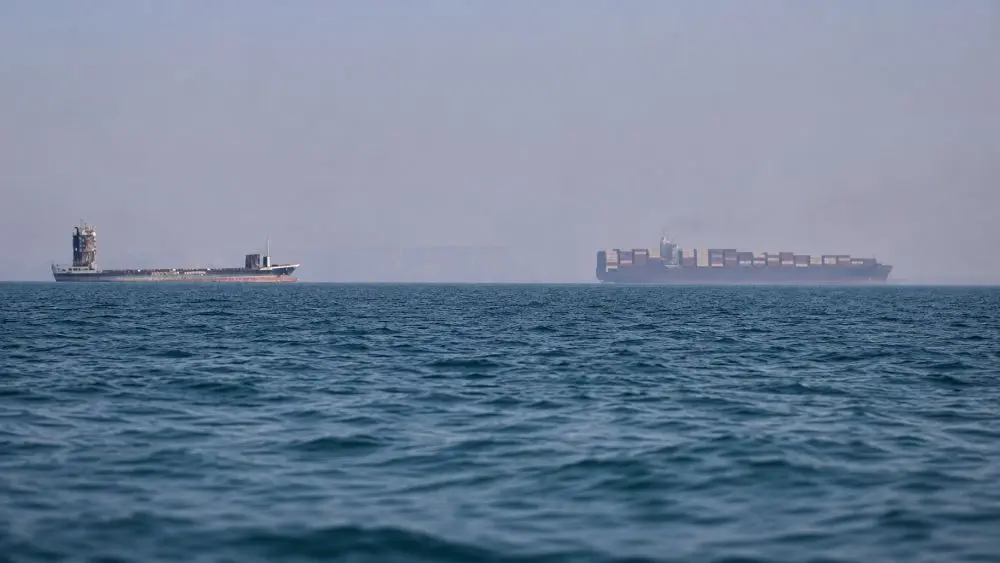 Eo biển Hormuz thông suốt trở lại, nhiều siêu tàu chở dầu đã đi qua, giúp giảm lo ngại gián đoạn vận tải năng lượng.
