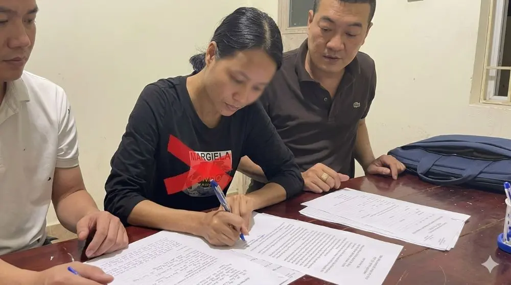Sau thời gian dài lẩn trốn, đối tượng truy nã đặc biệt nguy hiểm Phạm Thị Hồng đã đến Công an xã Tiên Lãng đầu thú