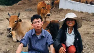 Sô Y Tiết sau 6 năm nổi tiếng toàn cầu hiện sống bằng nghề chăn bò thuê tại quê nhà. Xem cuộc sống hiện tại của anh.