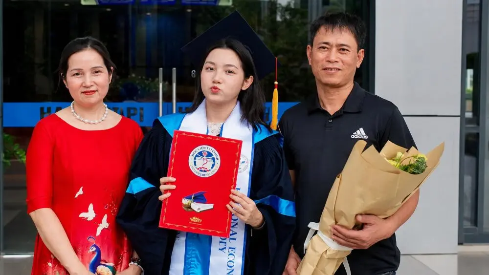 Cha mẹ ly hôn, cô gái Thái Nguyên tìm thấy mái ấm và sự yêu thương nhờ cha dượng, câu chuyện truyền cảm hứng về tình thân.