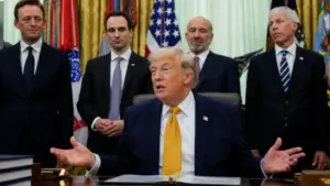 Ông Trump cảnh báo Iran sẽ đối mặt hậu quả nếu không tuân thủ thỏa thuận, diễn biến mới thu hút sự chú ý quốc tế.