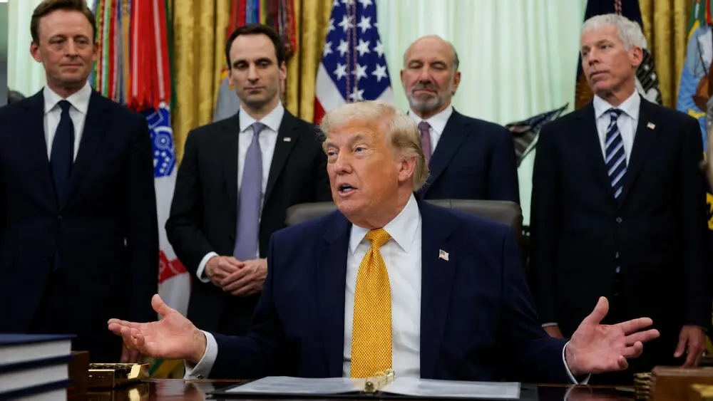 Ông Trump cảnh báo Iran sẽ đối mặt hậu quả nếu không tuân thủ thỏa thuận, diễn biến mới thu hút sự chú ý quốc tế.