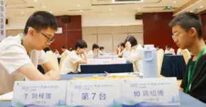 Thần đồng 13 tuổi gây chấn động khi đánh bại 'Trạng nguyên cờ tướng' Trung Quốc