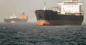 Eo biển Hormuz: Tại sao hòa bình chưa thể giúp dầu lưu thông ngay?