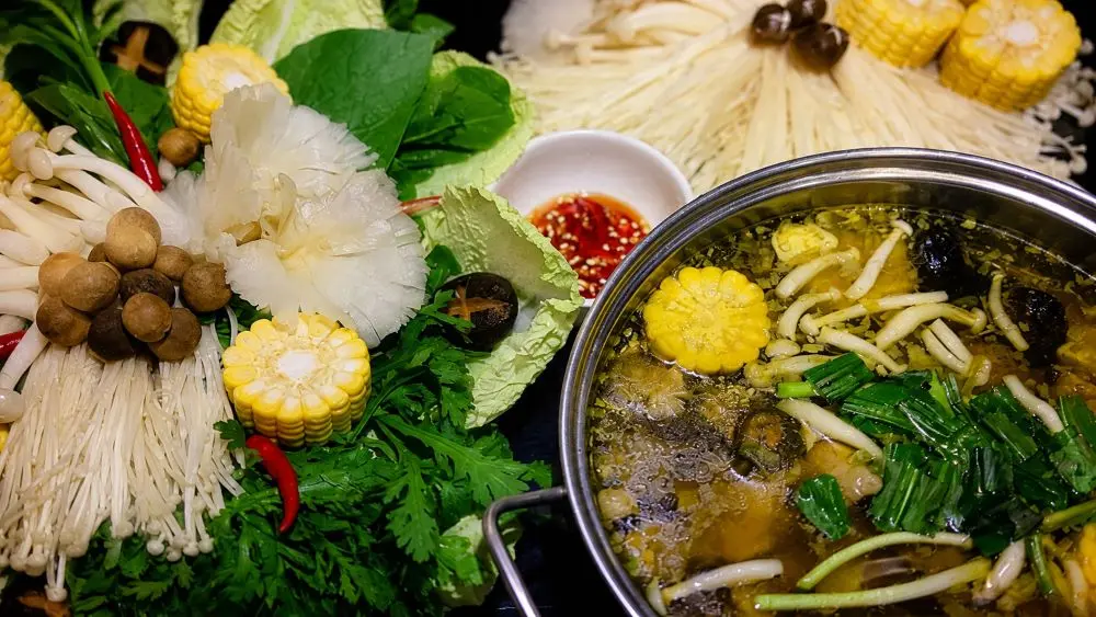 Ăn nấm kim châm sai cách có thể làm giảm dinh dưỡng và tăng nguy cơ ảnh hưởng sức khỏe. Tìm hiểu 4 cách ăn cần tránh