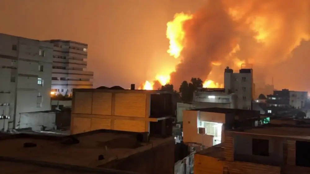 Iran tuyên bố không đầu hàng sau cuộc tập kích của Mỹ, trong khi Washington cảnh báo về đòn tấn công chưa từng có.