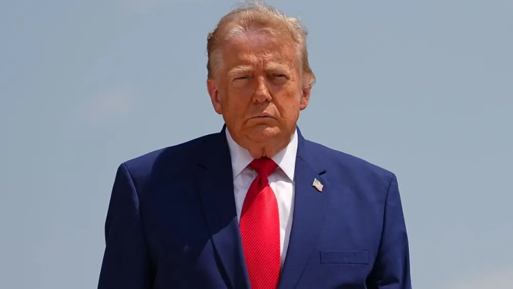 Tổng thống Donald Trump đe dọa giáng đòn trừng phạt quân sự nghiêm khắc lên Iran nếu lực lượng Houthi tiếp tục tấn công tàu thuyền ở Biển Đỏ. Đọc ngay.