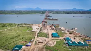 Cập nhật tiến độ thi công 7 cây cầu vượt sông Hồng tại Hà Nội. Các nhà thầu đồng loạt tăng tốc, quyết tâm đưa dự án về đích vào năm 2027.