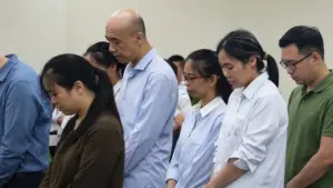 Tìm hiểu về vụ việc "một tỷ rưỡi cho tờ A4" giúp thông quan thực phẩm giả. Đọc ngay chi tiết bài viết trên VnExpress để nắm bắt thông tin mới nhất.