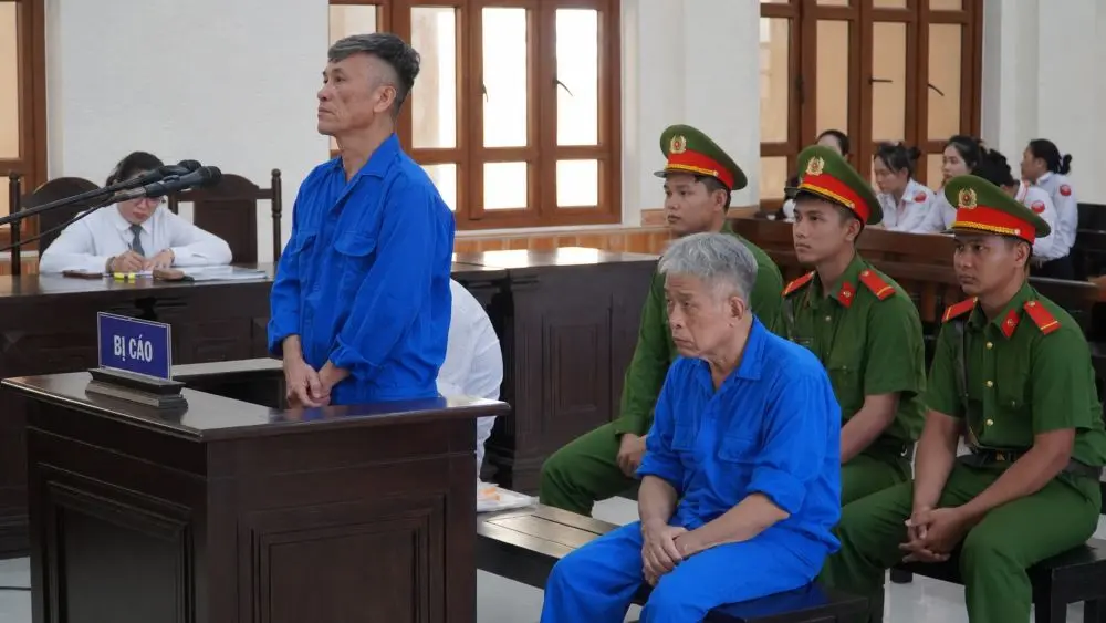 Nguyên lãnh đạo ngành giáo dục Bình Thuận cũ lĩnh 15 năm tù trong vụ AIC. Diễn biến phiên tòa và lời khai của các bị cáo.