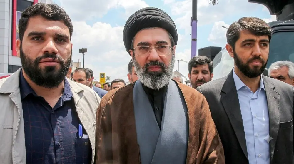 Sự xuất hiện của tân Lãnh tụ tối cao Iran Mojtaba Khamenei trước quốc tang người cha quá cố Ali Khamenei đang thu hút sự quan tâm đặc biệt của quốc tế.