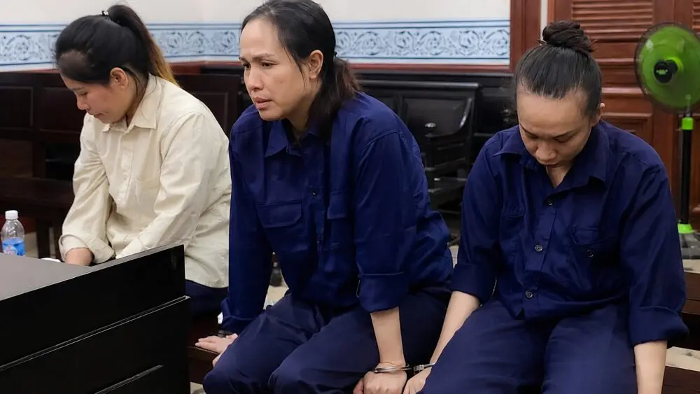 TAND TP HCM tuyên phạt Huỳnh Phương Thảo 2 năm rưỡi tù vì tổ chức đường dây mang thai hộ trái phép, thu lợi hàng trăm triệu đồng.