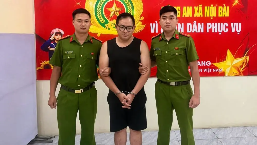 Bắt đối tượng cướp tiệm vàng tại xã Nội Bài, cơ quan công an nhanh chóng khống chế nghi phạm, làm rõ vụ việc và xử lý theo quy định.