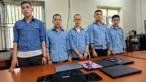 16 người dân ở Hà Nội bị chiếm tiền trong tài khoản ngân hàng, Công an khởi tố Nguyễn Tiến Sỷ và đồng bọn, làm rõ thủ đoạn phạm tội.