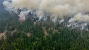 Canada điều máy bay sơ tán người dân giữa cháy rừng tại British Columbia khi khói lửa lan rộng, cập nhật diễn biến mới nhất