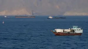 Iran đóng cửa eo biển Hormuz và bắn cảnh cáo tàu đi sai luồng, diễn biến mới tại tuyến hàng hải chiến lược thu hút sự chú ý quốc tế.