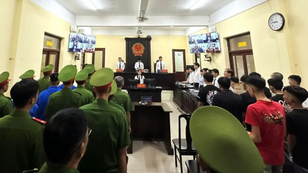 Vụ 2 nhóm thanh thiếu niên hẹn đánh nhau tại Cà Mau: tòa tuyên án 44 bị cáo sau 3 ngày xét xử. Xem chi tiết mức án và diễn biến vụ việc.