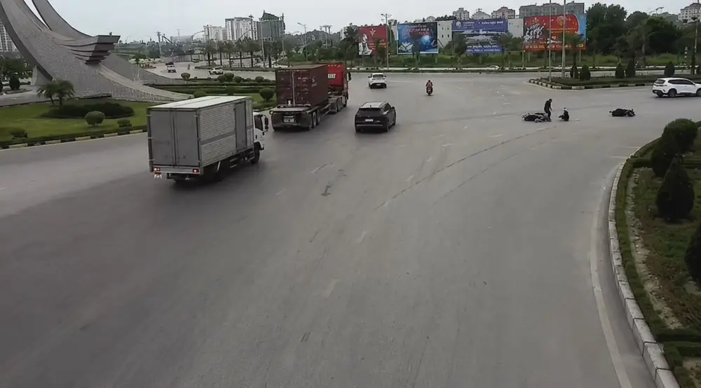Bỏ mặc nạn nhân sau tai nạn giao thông, người gây tai nạn bị phát hiện sau hơn 10 giờ truy tìm. Vụ việc gióng lên cảnh báo về trách nhiệm pháp lý.