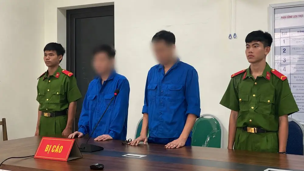 Xét xử lưu động vụ án chứa mại dâm bằng hình thức trực tiếp kết hợp trực tuyến, làm rõ hành vi các bị cáo tại phiên tòa, thu hút sự quan tâm dư luận.