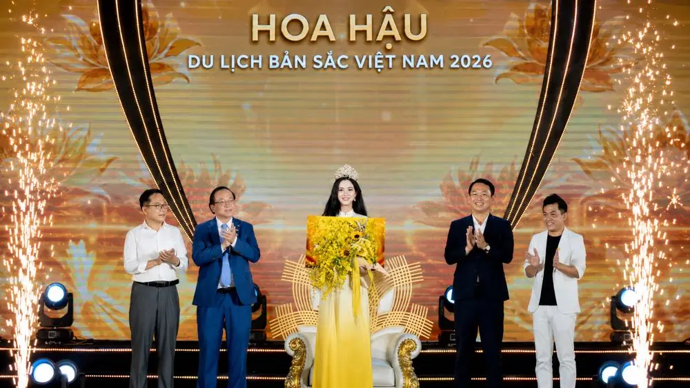Vũ Thị Thảo, đại diện Thanh Hóa, xuất sắc đăng quang Hoa hậu Du lịch Bản sắc Việt Nam 2026 tại đêm chung kết ở Quảng Ngãi.