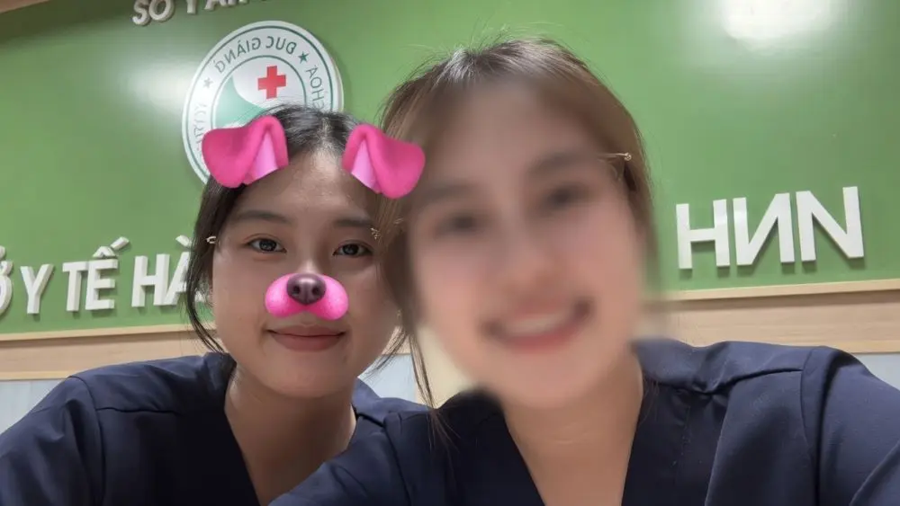 Hai nữ sinh viên thực tập bị trả về trường sau vụ phát ngôn phản cảm trên mạng xã hội, gây bức xúc dư luận và ảnh hưởng hình ảnh ngành y.
