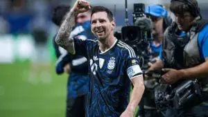 Argentina ngược dòng thắng Anh 2-1 để vào chung kết World Cup 2026. Xem diễn biến đáng chú ý của trận bán kết hấp dẫn.