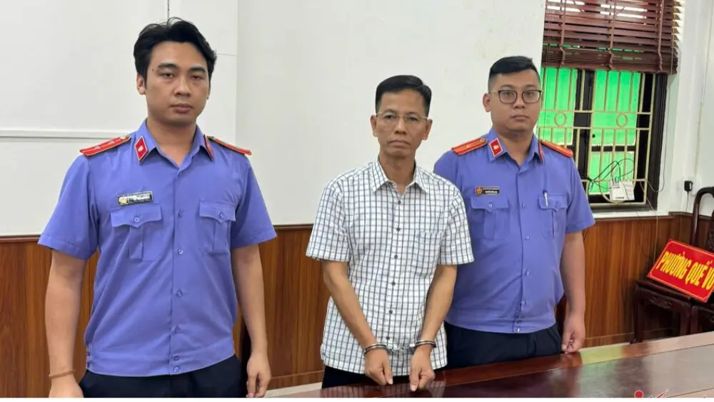 Bắt tạm giam nguyên Thẩm phán Tòa án nhân dân TP Hà Nội để điều tra vụ án. Cập nhật diễn biến mới nhất của vụ việc.