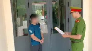 Bắt tài xế gây ra loạt vụ trộm, nghi phạm từng có tiền án về tội trộm cắp. Cơ quan công an đang tiếp tục điều tra vụ án.