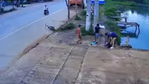 Bé trai 11 tuổi nhanh trí cứu em 5 tuổi bị đuối nước dưới hồ sâu. Theo dõi diễn biến vụ việc và bài học về kỹ năng an toàn.