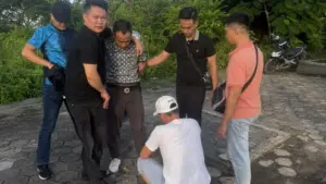 Nghi phạm sát hại người phụ nữ ở ven đường tại Hải Phòng đã bị bắt sau hơn 30 giờ lẩn trốn. Diễn biến vụ án đang được điều tra.