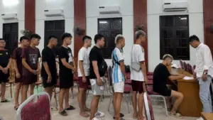 Nhóm tuổi teen lái xe bạt mạng, thông chốt cảnh sát ở Hải Phòng bị công an xử lý. Xem diễn biến vụ việc và các hành vi vi phạm.