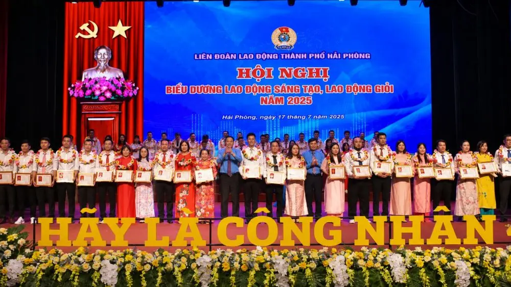 Hải Phòng tôn vinh các điển hình lao động giỏi, lao động sáng tạo năm 2025, lan tỏa phong trào thi đua và khuyến khích đổi mới sáng tạo.