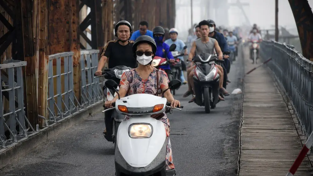 Hà Nội xây dựng phương án hỗ trợ người thu nhập thấp đổi xe máy không đạt chuẩn, gắn với lộ trình kiểm soát khí thải.