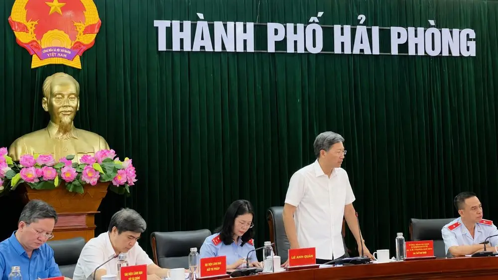 Hải Phòng đối thoại với người dân có khiếu nại liên quan thu hồi đất, lắng nghe ý kiến và giải đáp các kiến nghị.