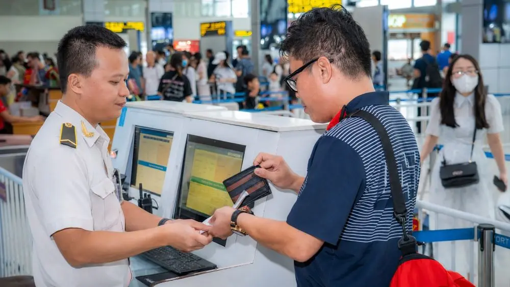Hải Phòng tạm hoãn xuất cảnh với 228 trường hợp nợ thuế, tăng cường biện pháp cưỡng chế để thu hồi nợ ngân sách.