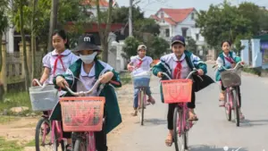Mất cân bằng giới tính khi sinh gia tăng tại nhiều địa phương, Hà Nội, Hải Phòng và 13 tỉnh đối mặt nguy cơ cao, cần giải pháp kịp thời.